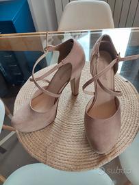 Décolleté rosa pallido