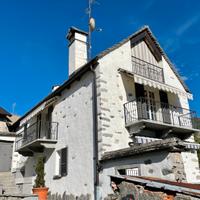 Casa indipendente con camino e mansarda