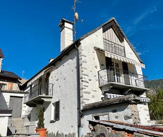 Casa indipendente con camino e mansarda