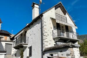 Casa indipendente con camino e mansarda