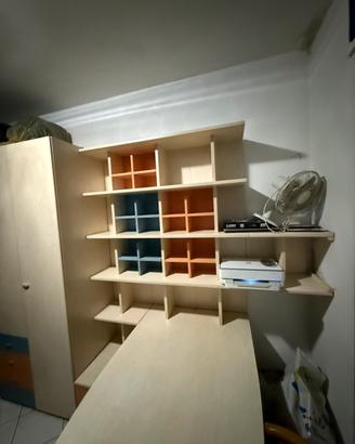 Cameretta con libreria