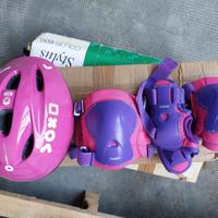 protezioni per pattinaggio e casco