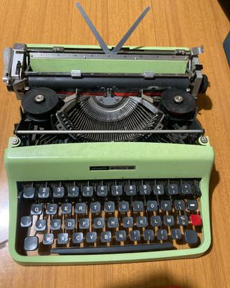 Macchina da scrivere Olivetti Lettera 32 - Dora