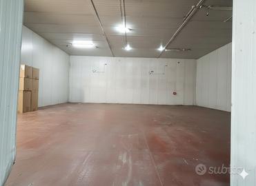 Capannone/magazzino 400 mq -Pero (Milano)