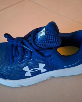 nuove mai usate sneakers runnig Under Armour