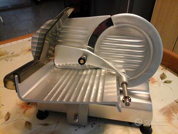 Affettatrice elettrica "compatta"FAC lama 19,5 cm.