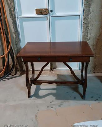 Scrivania in legno antico