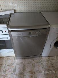 Lavastoviglie funzionante INDESIT