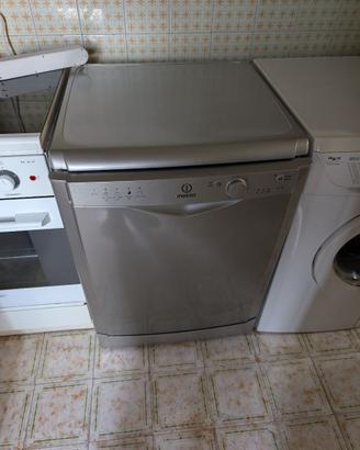 Lavastoviglie funzionante INDESIT