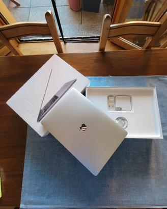 MacBook Pro 15" Retina Touch Bar 2016 | i7 | 16GB 