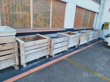 casse contenitori in legno con ruote
