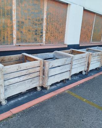 casse contenitori in legno con ruote