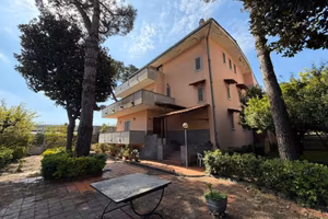 Villa di 450 m² con più di 5 locali e box auto dop