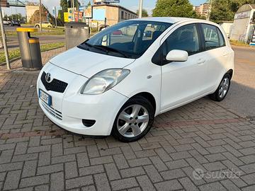 Toyota yaris 1.3 benzina 103000 km