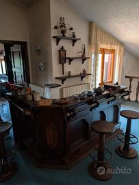 Mobile bar in legno massiccio con 3 sgabelli