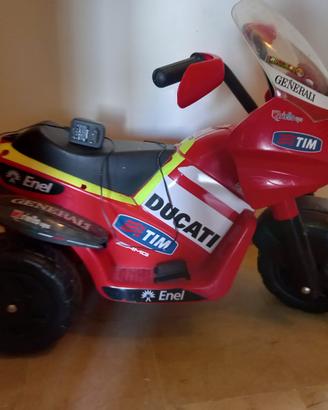MOTO ELETTRICA PEG PEREGO 6V DUCATI DESMOSEDICI