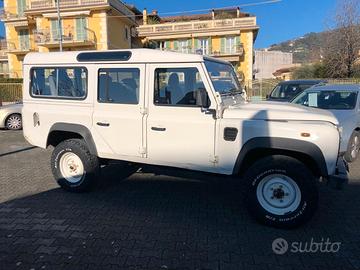 Land Rover Defender 110 2.4 TD4 Station Wagon PREZ