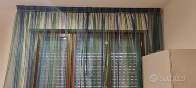 Tende verde-blu brillante