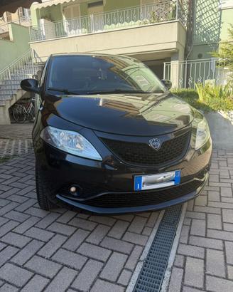 Lancia Ypsilon  Metano adatta a neopatentati