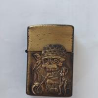 accendino vintage con teschio