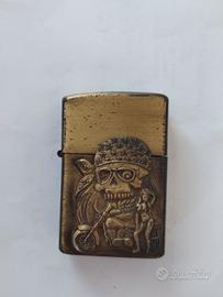 accendino vintage con teschio