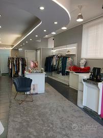 Arredo negozio abbigliamento completo  500€