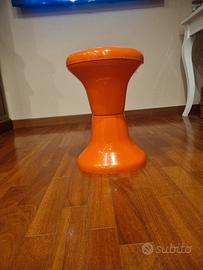 Sgabello in plastica anni 70