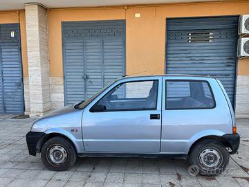Fiat 500 d'epoca con gancio traino ed accessori
