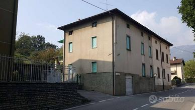 Rustico / Casale di 180 m² con 5 locali e box auto