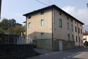 Rustico / Casale di 180 m² con 5 locali e box auto