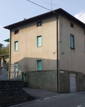 Rustico / Casale di 180 m² con 5 locali e box auto
