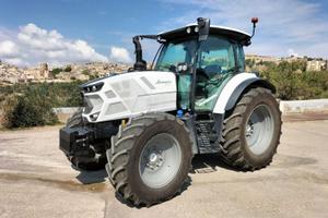 Trattore agricolo
