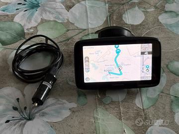 Navigatore TOM TOM  essential