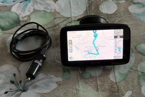 Navigatore TOM TOM  essential