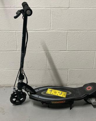 Monopattino Elettrico Razor e90