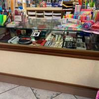 Arredamento negozio completo