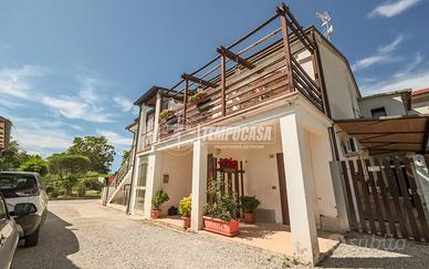 APPARTAMENTO CON INGRESSO INDIPENDENTE, GARAGE E T