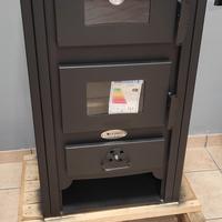 Stufa a legna con forno 