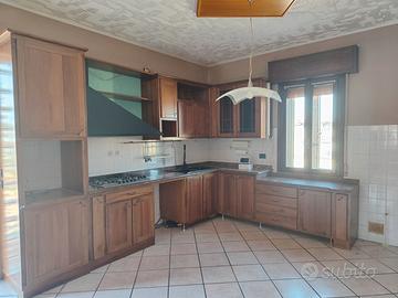 cucina in legno massiccio