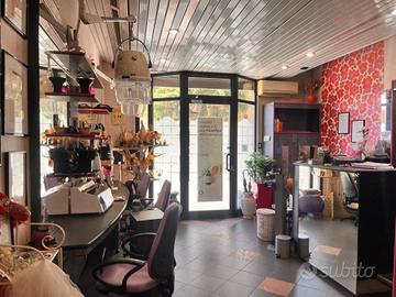 Attività / Licenza di 40 m² con 1 locale a Bologna