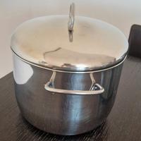 Pentola in acciaio inox con coperchio 