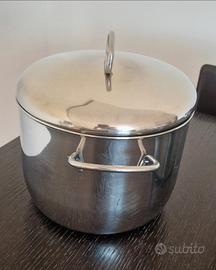 Pentola in acciaio inox con coperchio 