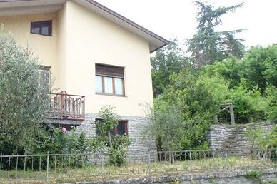 Villa di 105 m² con 5 locali e box auto doppio a B