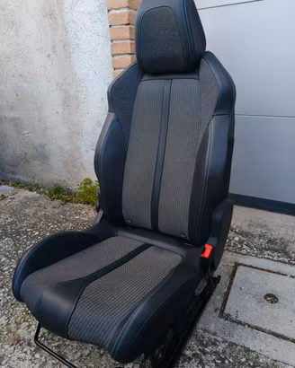 Sedili anteriori Peugeot 3008 anno 2021