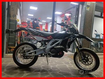 APRILIA SXV 450 .PATENTE A2. 14Kw. PERMUTE . RATE