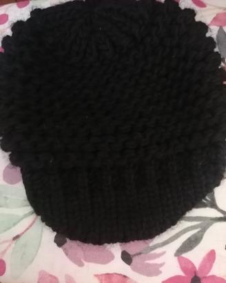 Berretto lana nero donna con visiera