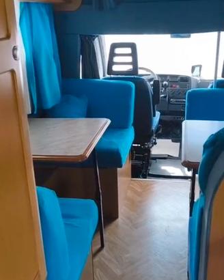 Camper MC Louis 7 posti letto e viaggio omologati