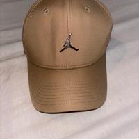 Cappellino Jordan beige – NUOVO