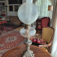 Antica lampada ad olio,  base in bronzo lavorato 