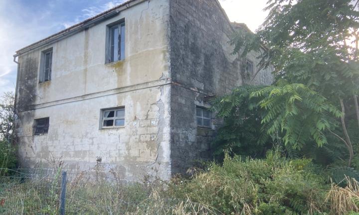 Cascina da ristrutturare vista mare